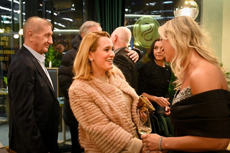 Oaspeți la un eveniment monden