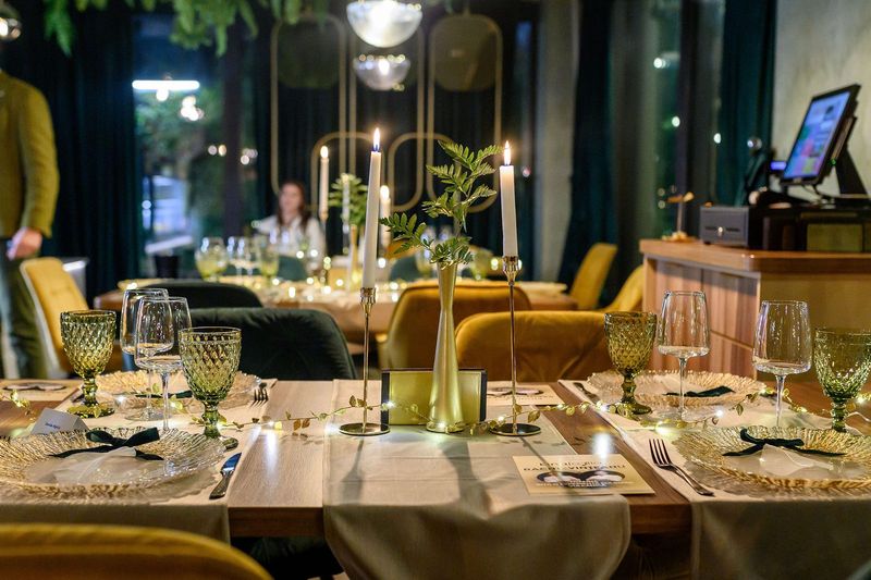 Masă aranjată pentru un eveniment privat