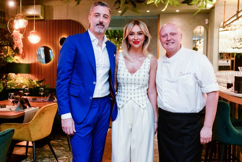 Claudia Militello alături de proprietari și bucătar-șef